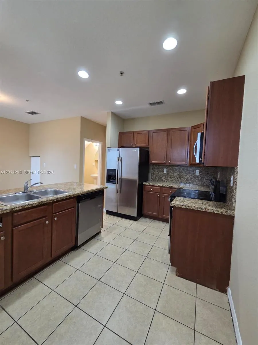 2851 W Prospect Rd # 404, Tamarac FL 33309