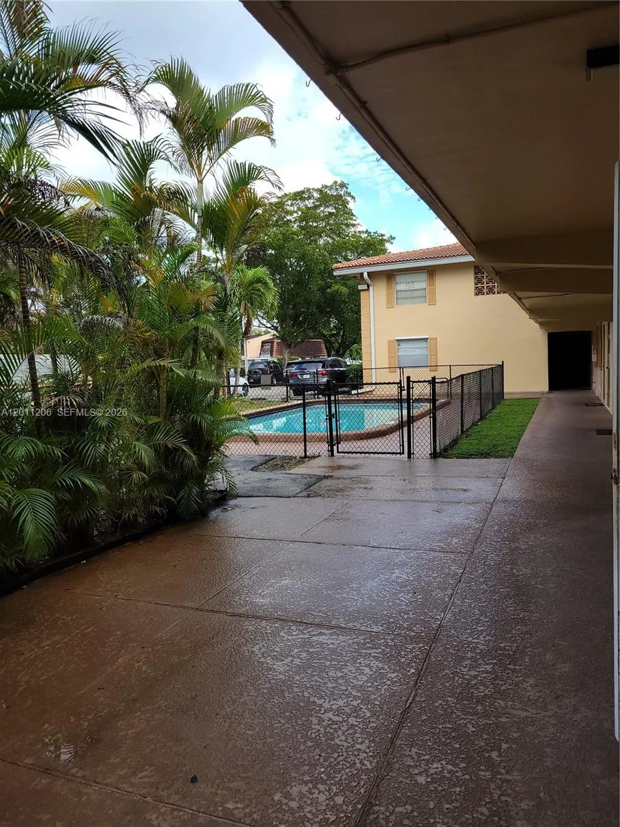8704 NW 35th St # 105, Coral Springs FL 33065