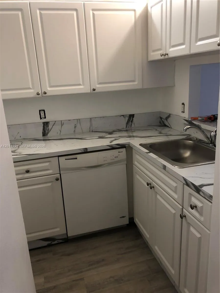1027 Twin Lakes Dr # B, Coral Springs FL 33071