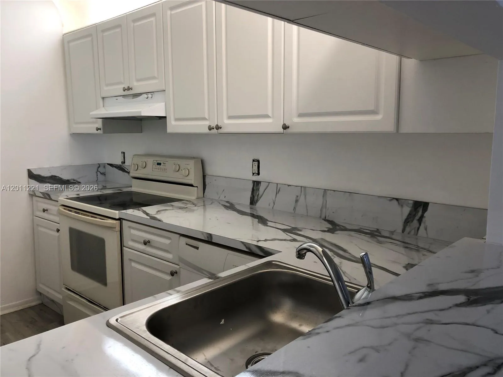 1027 Twin Lakes Dr # B, Coral Springs FL 33071
