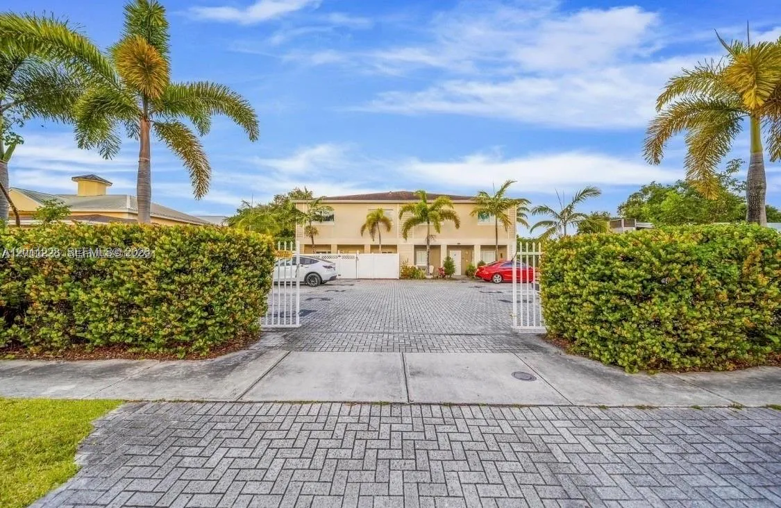 3 bedroom 2 bath for sale at 615 NW 10th Ter # 1, Fort Lauderdale FL 33311