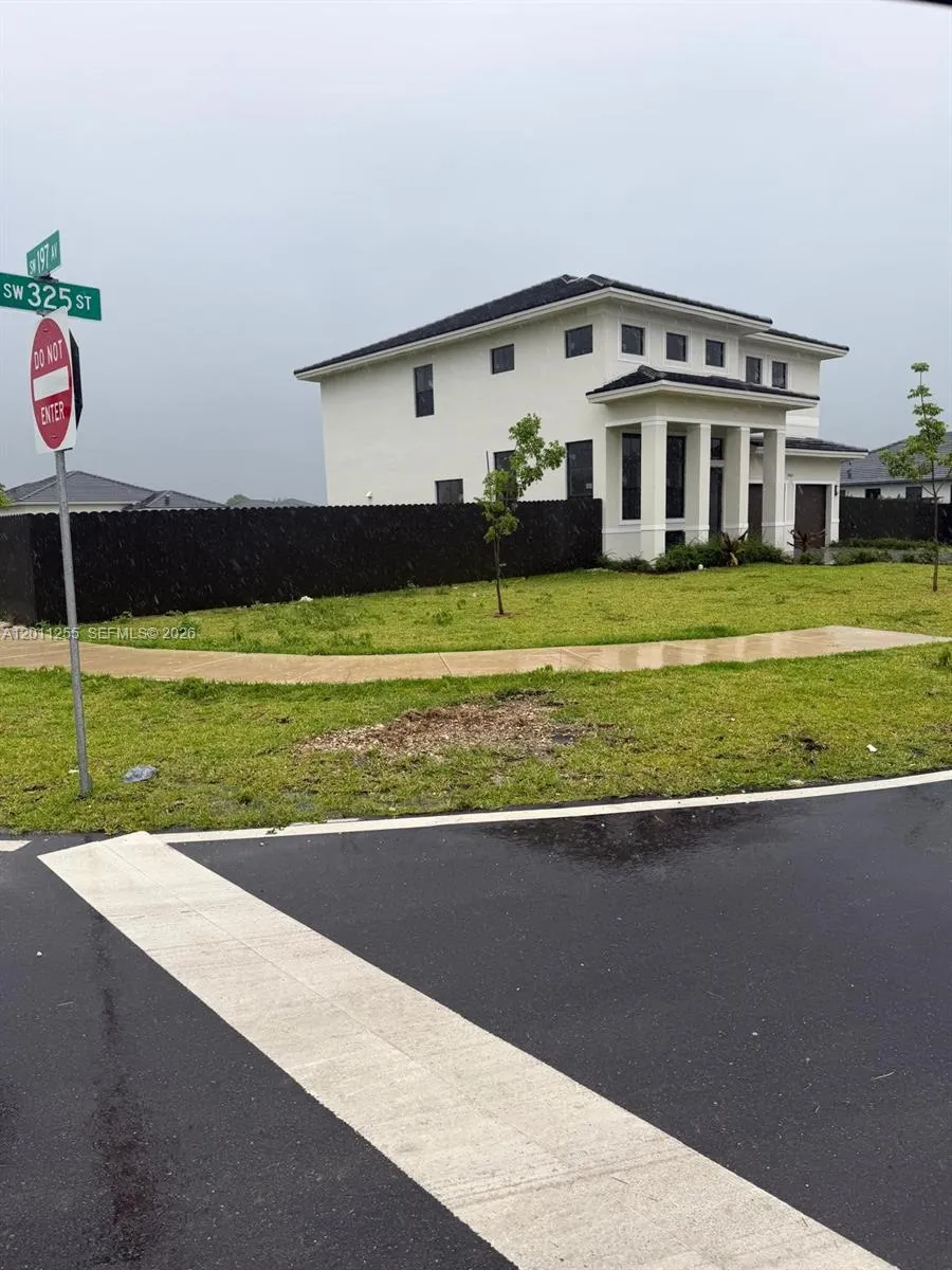 19665 SW 325th St, Homestead FL 33030