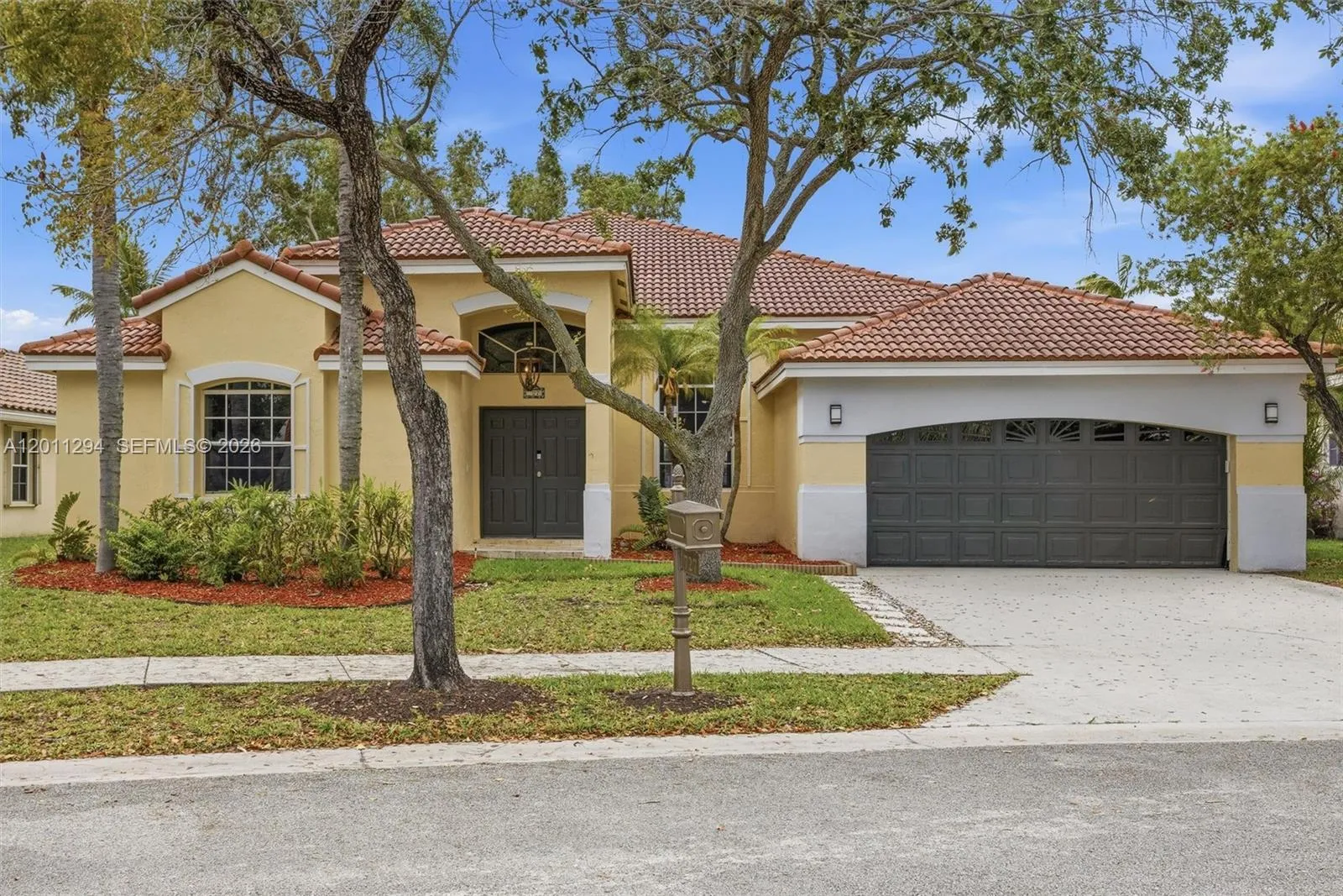 727 Lake Blvd, Weston FL 33326