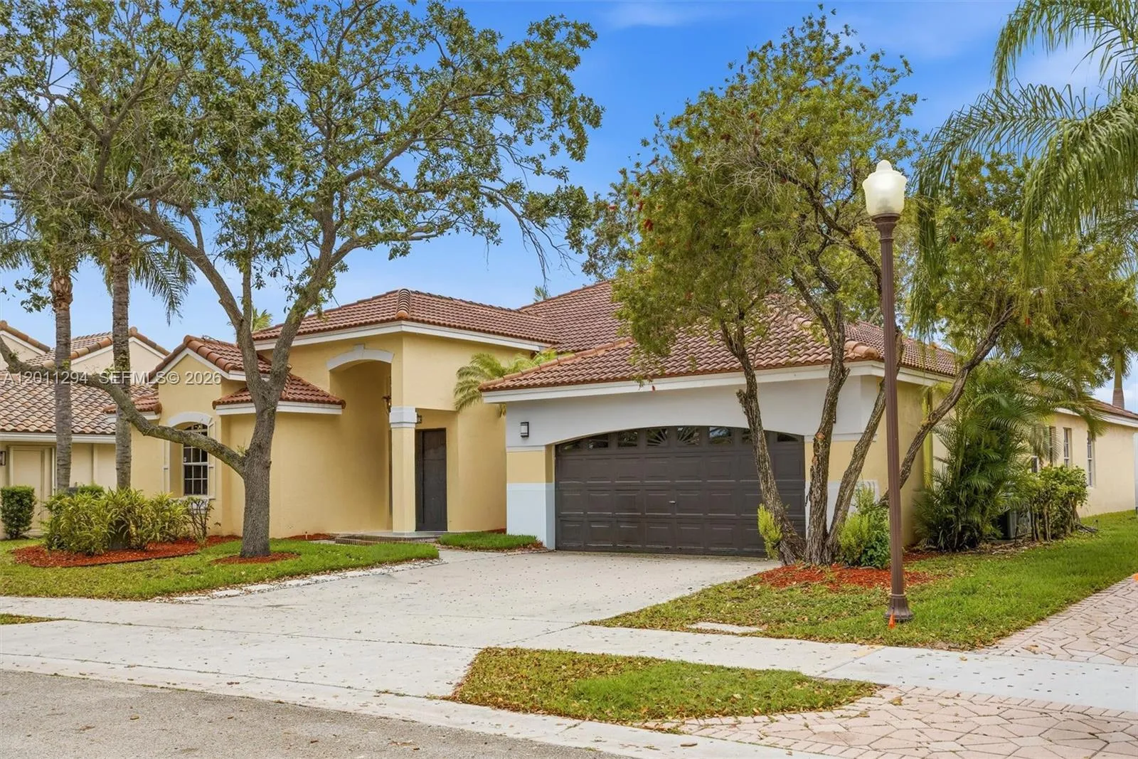 727 Lake Blvd, Weston FL 33326