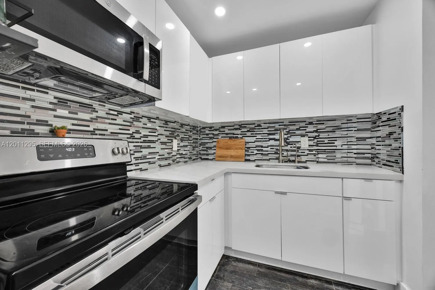 1051 SW 1st St # 401, Miami FL 33130