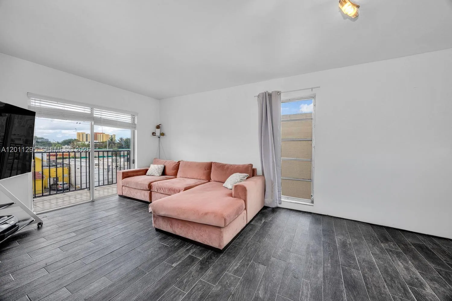 1051 SW 1st St # 401, Miami FL 33130
