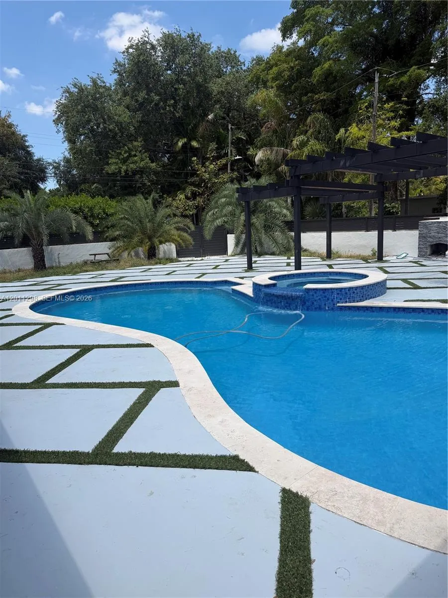 29 NE 95th St, Miami Shores FL 33138