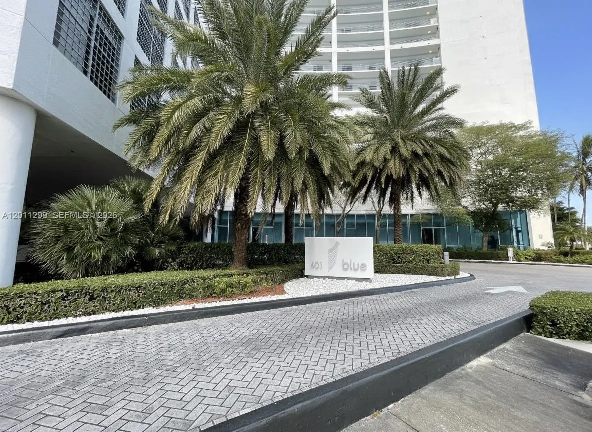 601 NE 36th St # 2109, Miami FL 33137