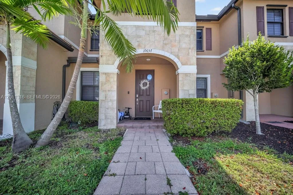 10657 W 32nd Ln, Hialeah FL 33018