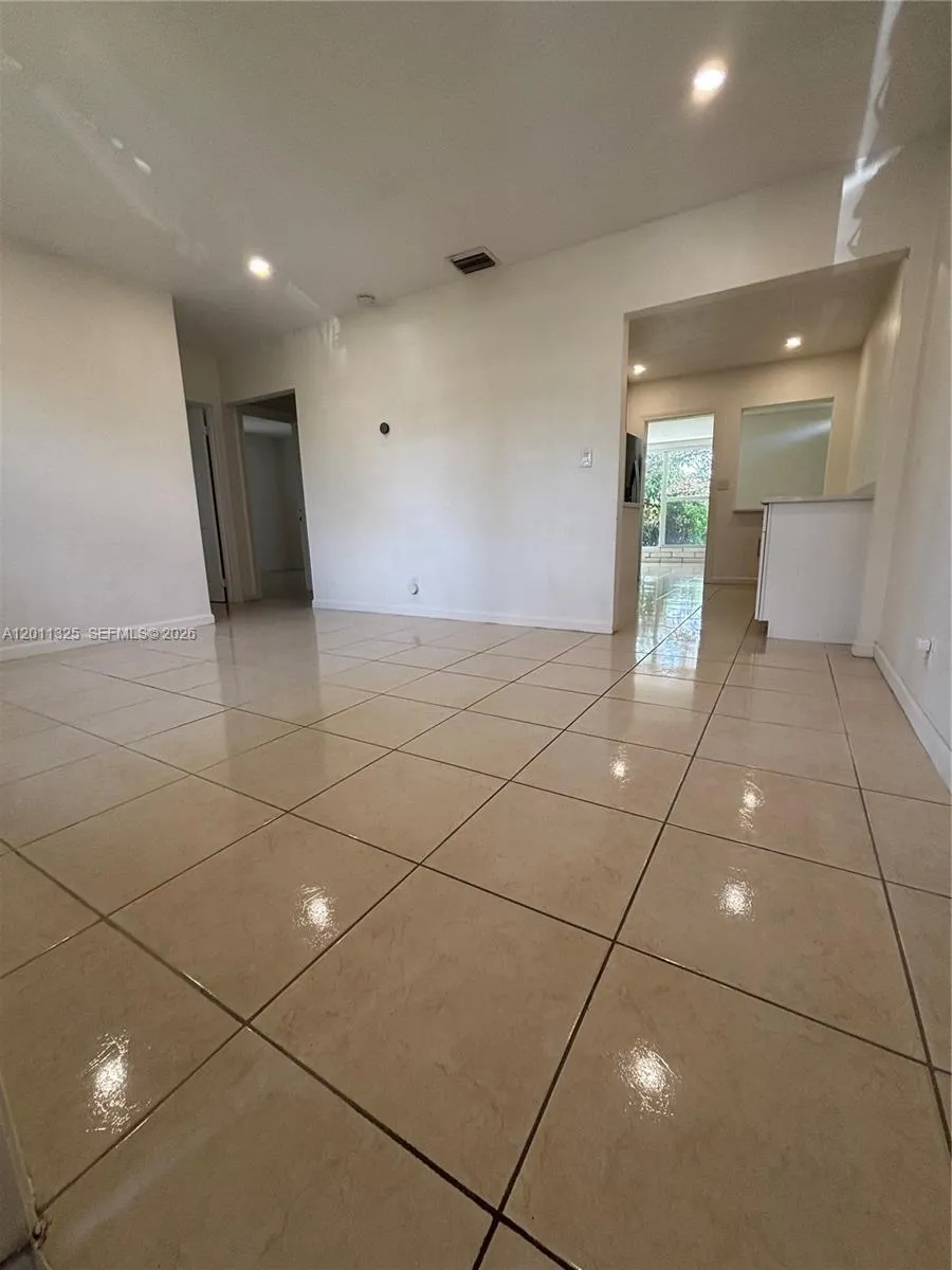 822 Avenida Hermosa, West Palm Beach FL 33405