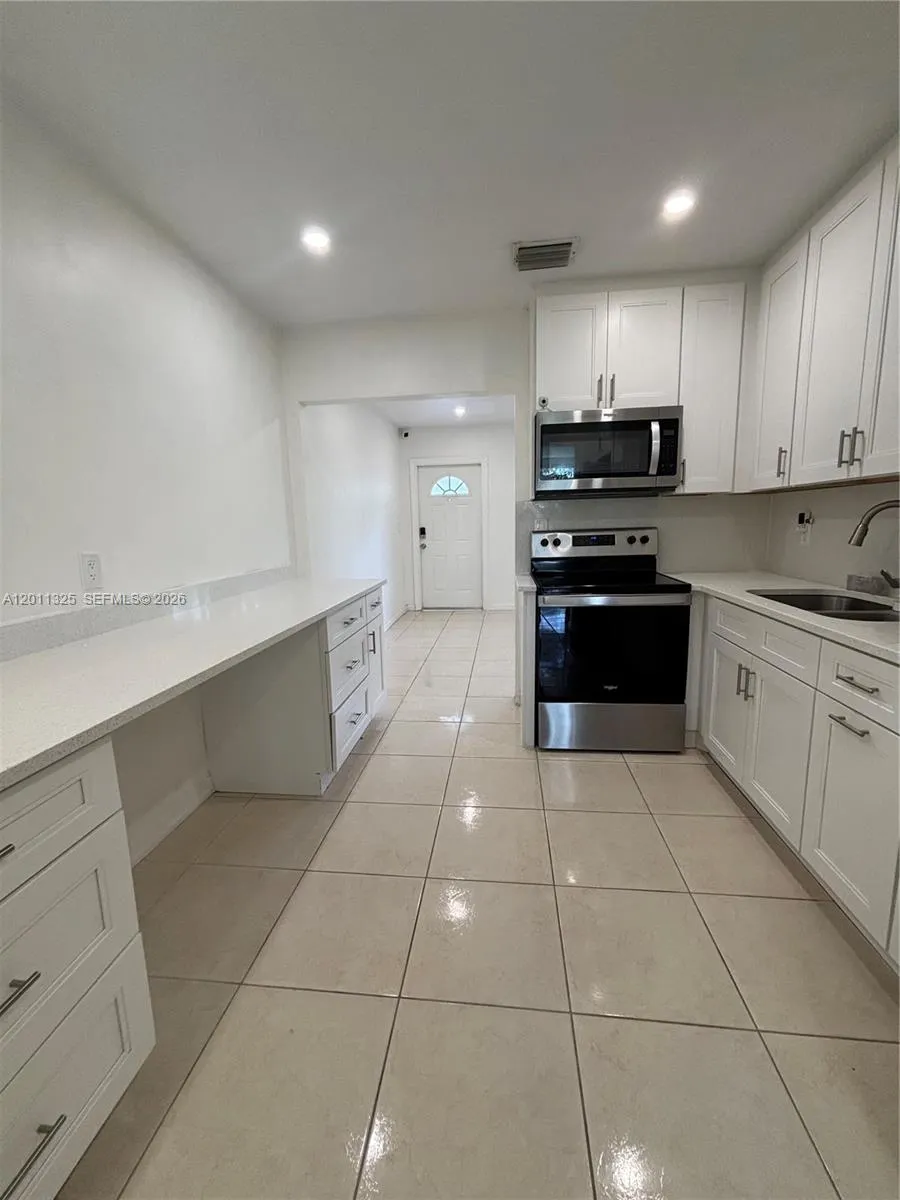 822 Avenida Hermosa, West Palm Beach FL 33405
