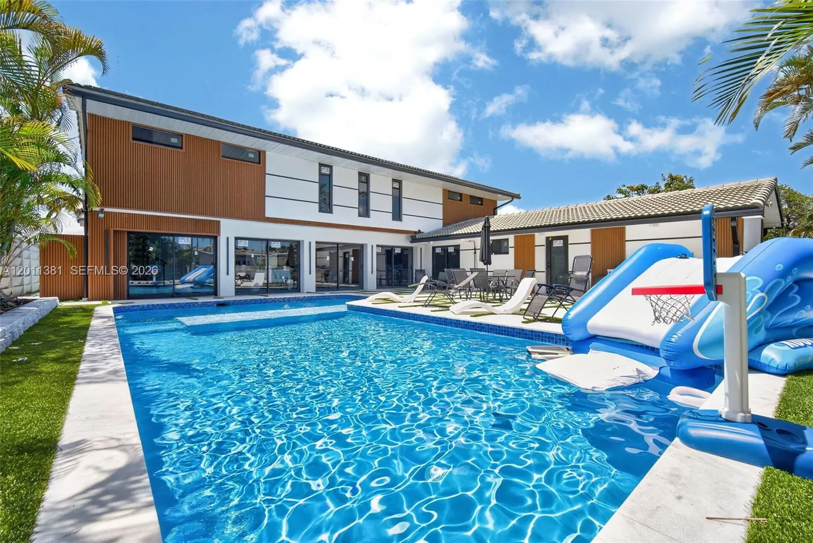 2131 N 53rd Ave, Hollywood FL 33021