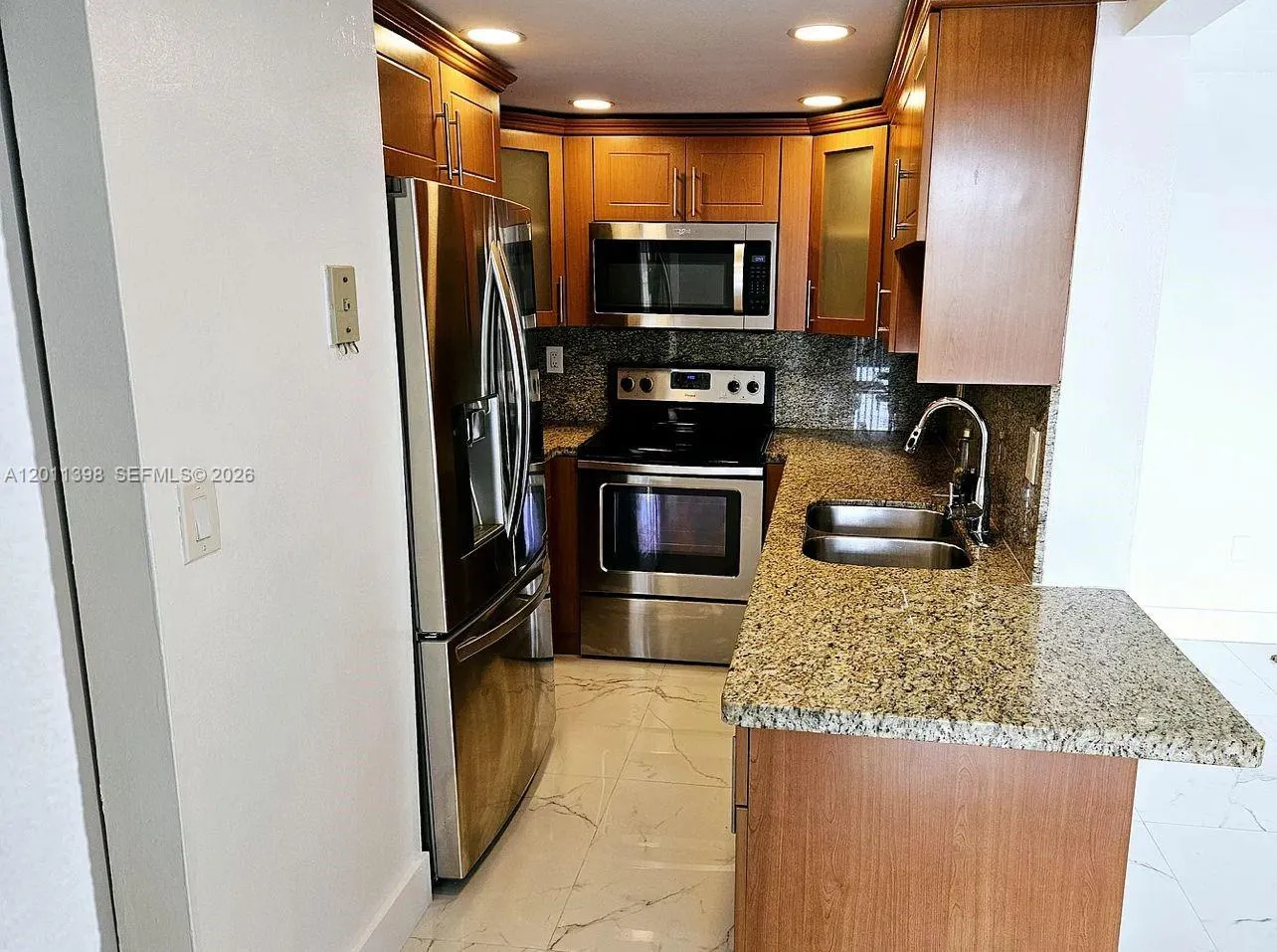 9682 Fontainebleau Blvd # 207, Miami FL 33172