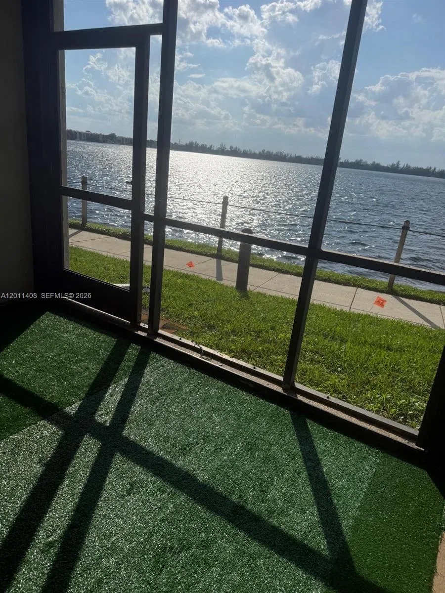 109 Lake Emerald Dr # 102, Oakland Park FL 33309