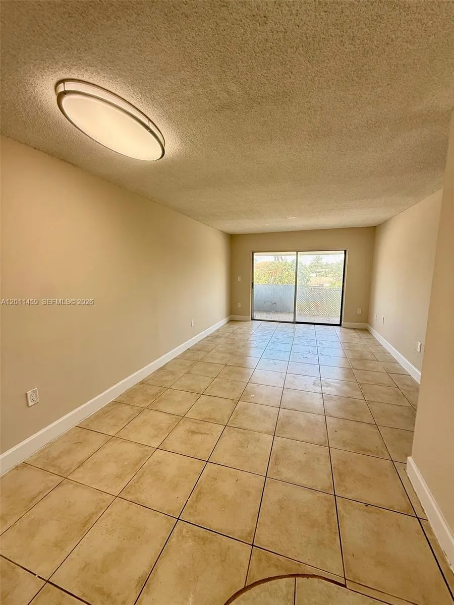 1755 W 60th St # D312, Hialeah FL 33012