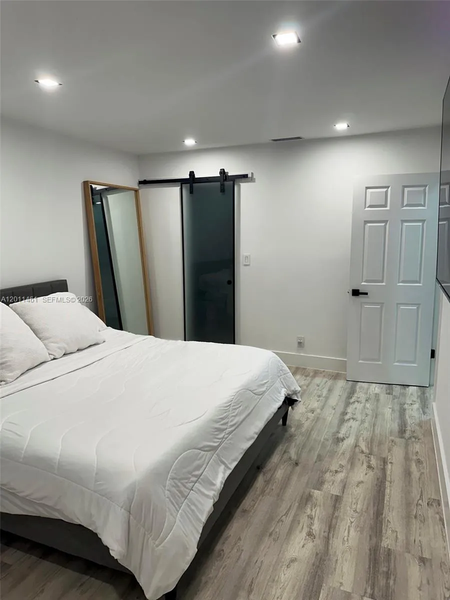 709 SW 79th Ter, North Lauderdale FL 33068
