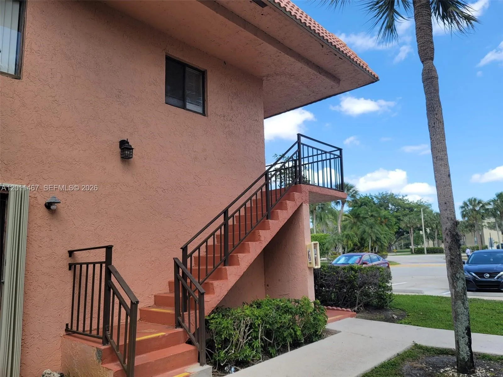 213 Lakeview Dr # 201, Weston FL 33326