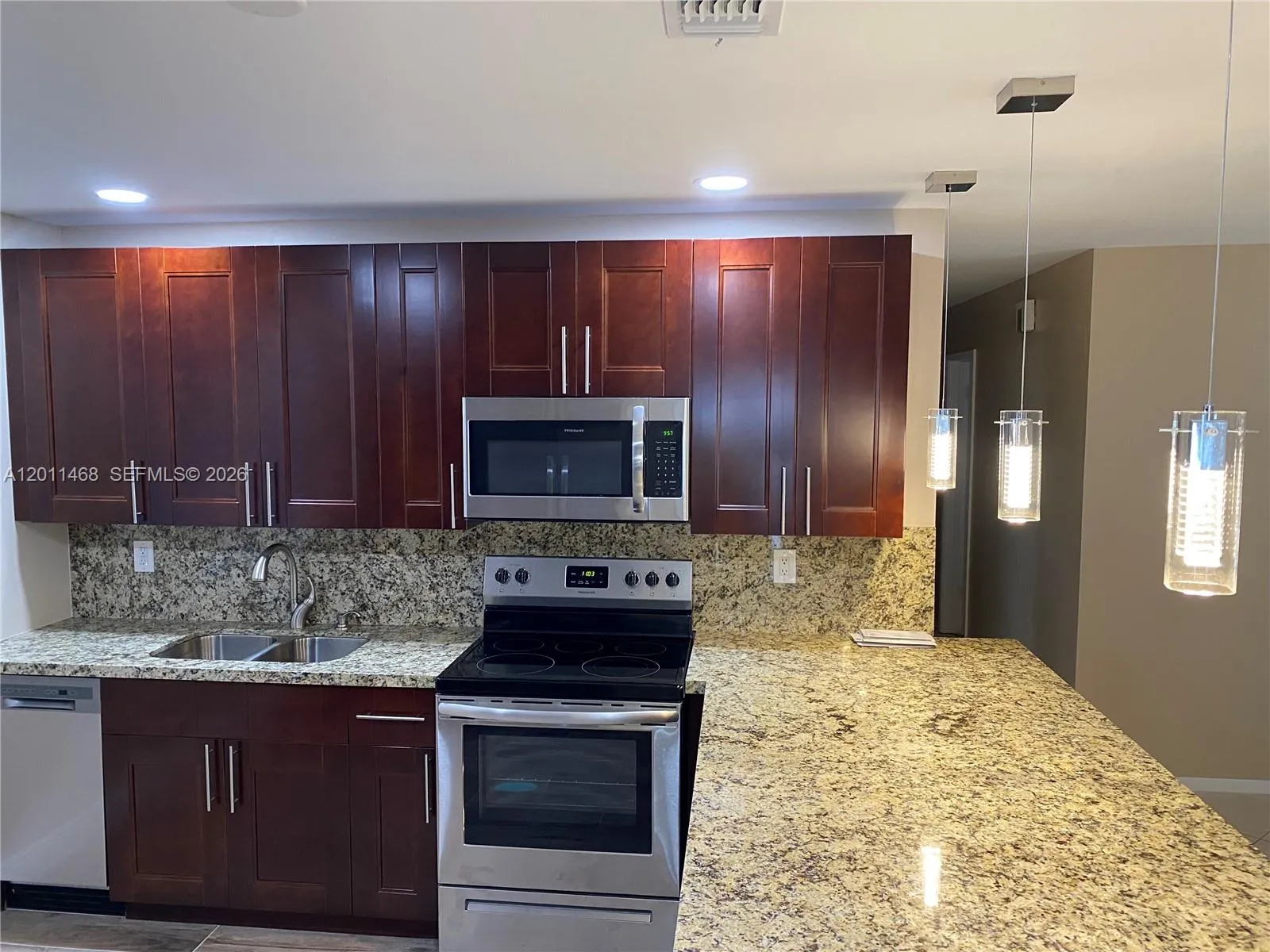 2421 SW 6th St, Fort Lauderdale FL 33312