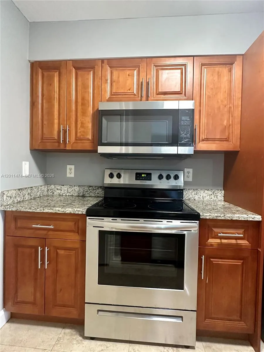 2841 N Oakland Forest Dr # 111, Oakland Park FL 33309