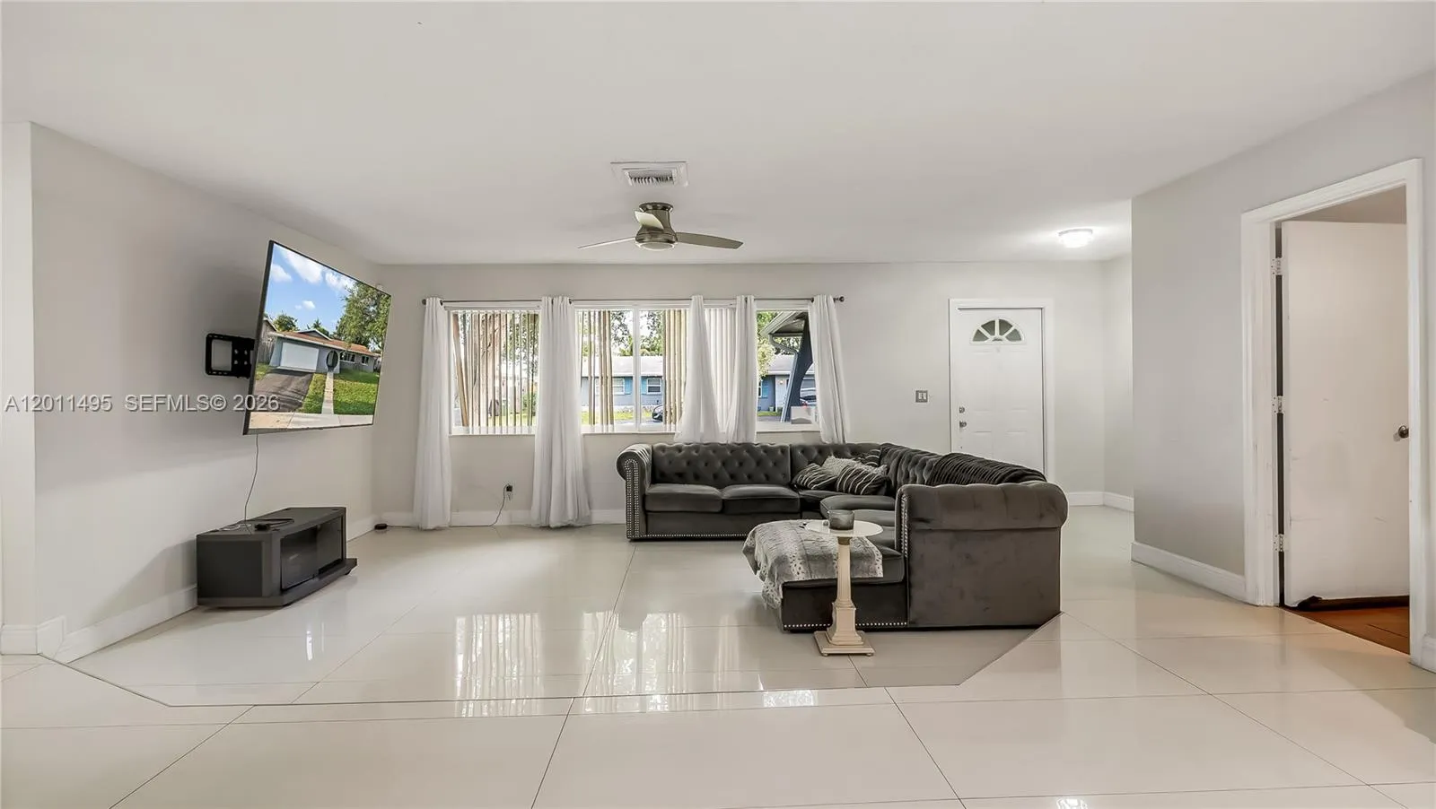 9511 NW 8th St, Pembroke Pines FL 33024
