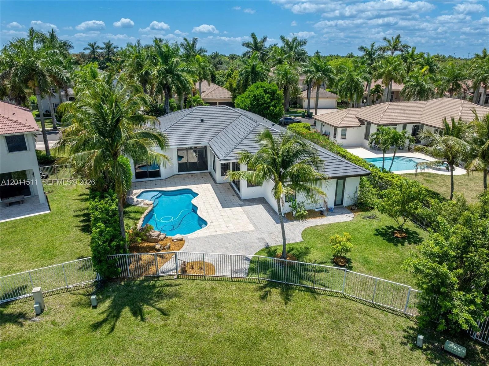 812 Regal Cove Rd, Weston FL 33327
