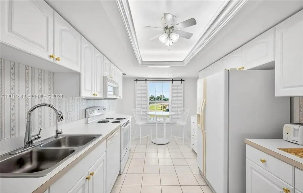 3933 SE 11 Pl # 208, Cape Coral FL 33904