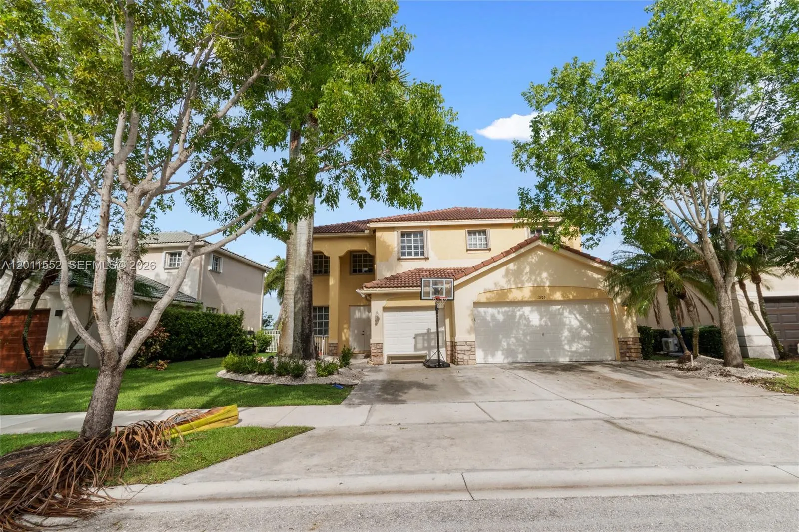 1095 Chenille Cir, Weston FL 33327