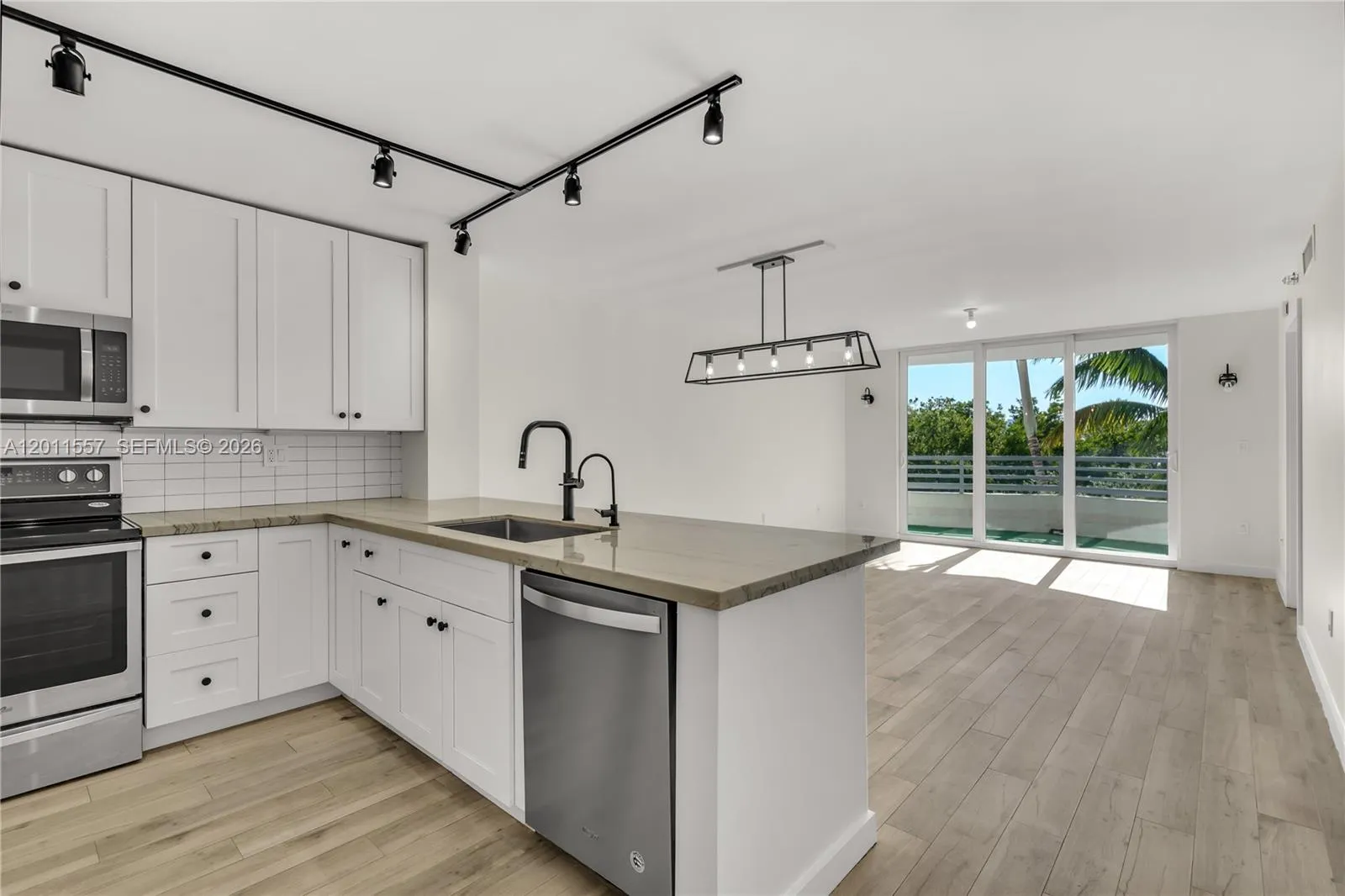 1401 Bay Rd # 407, Miami Beach FL 33139