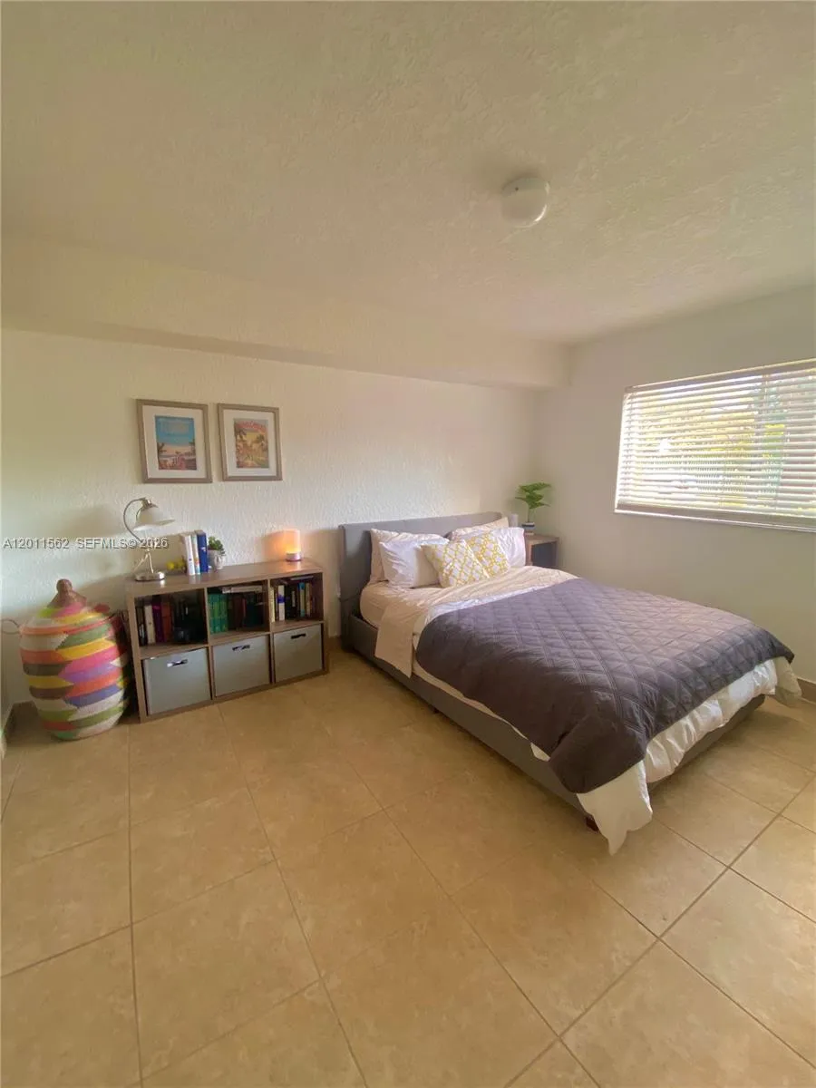 445 SW 11th St # 107, Miami FL 33130