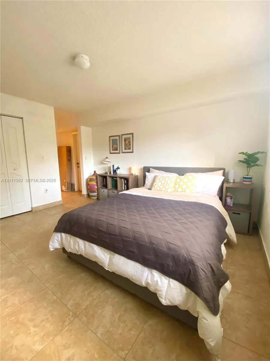 445 SW 11th St # 107, Miami FL 33130