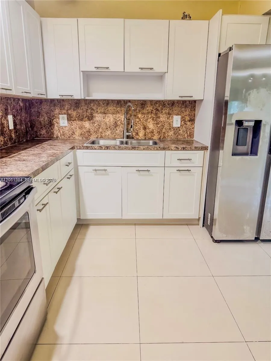 906 SW 74th Ave, North Lauderdale FL 33068