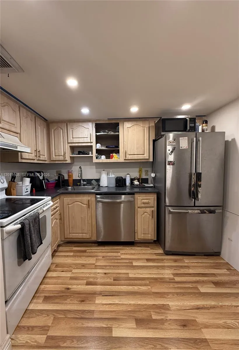 4176 Inverrary Dr # 103, Lauderhill FL 33319