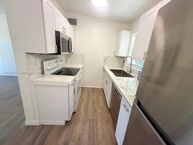 530 Mentone Rd, Lake Worth FL 33462