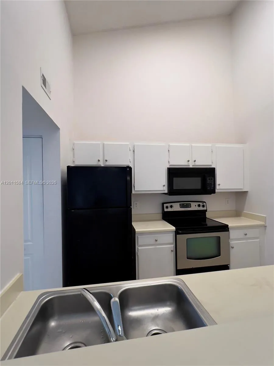 2880 N Oakland Forest Dr # 214, Oakland Park FL 33309