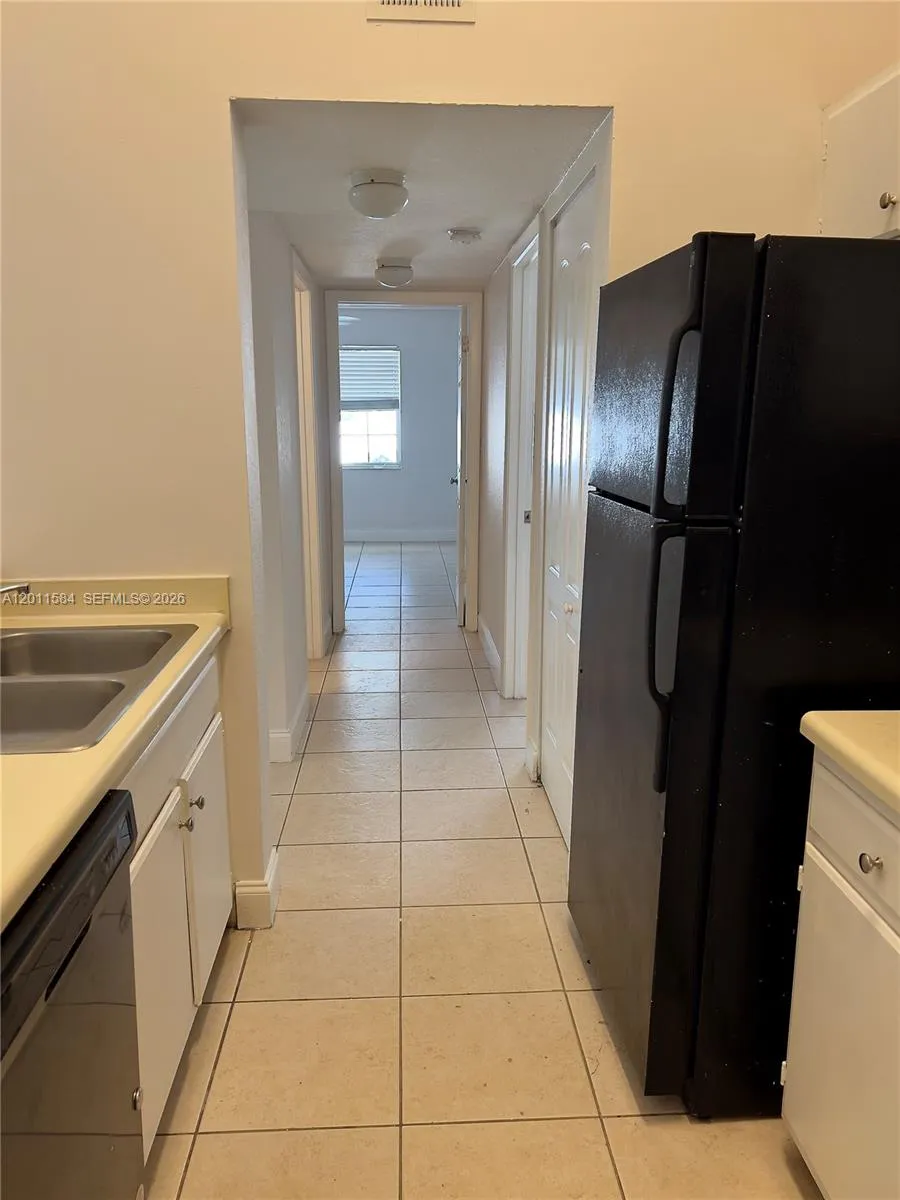 2880 N Oakland Forest Dr # 214, Oakland Park FL 33309
