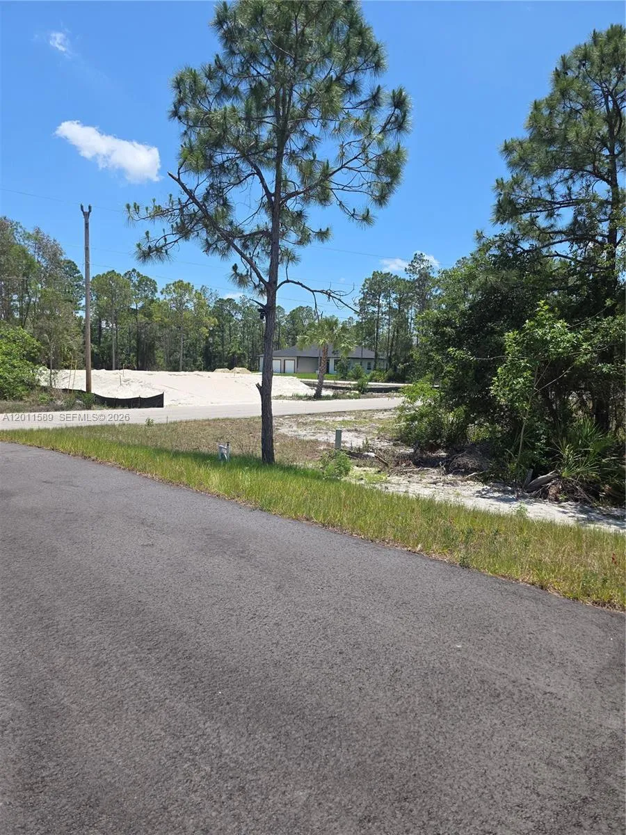 928-930 Hepburn Ave, Lehigh Acres FL 33974