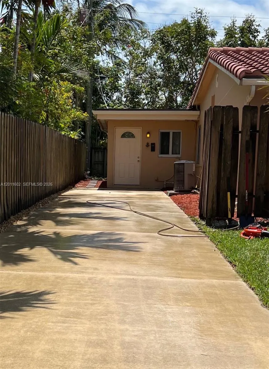 40 SE 8th St, Dania Beach FL 33004