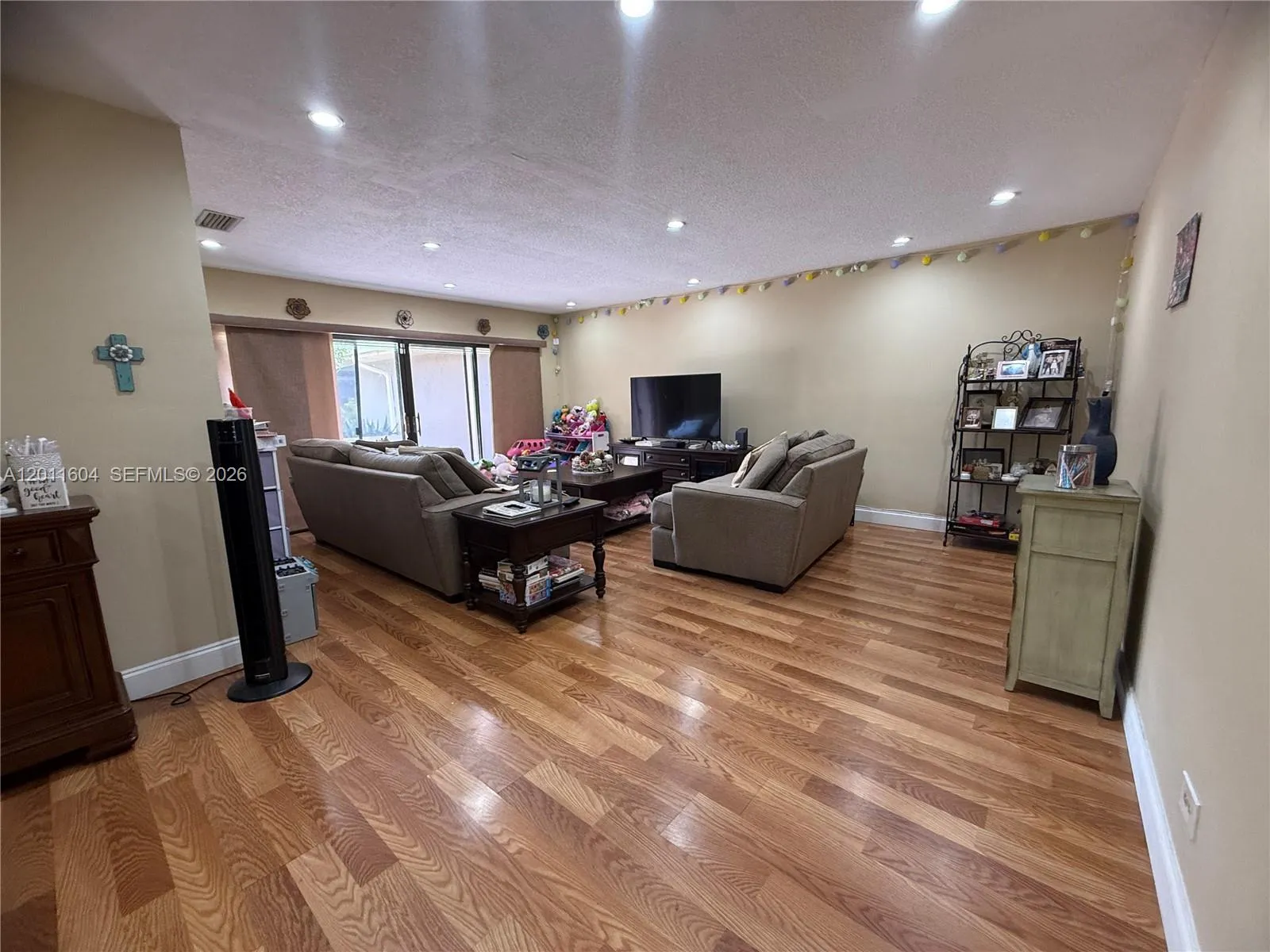 103 Tweedbrook Ln, Hollywood FL 33021