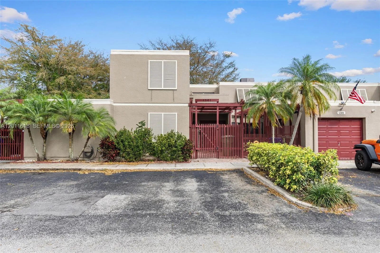 1391 W Fairway Rd, Pembroke Pines FL 33026