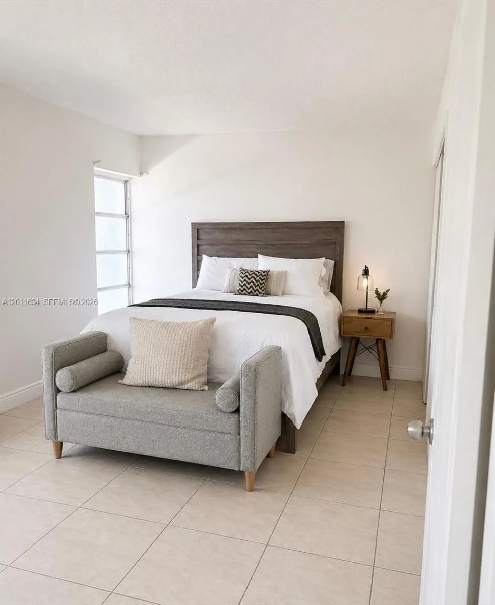 3868 NE 169th St # 305, North Miami Beach FL 33160