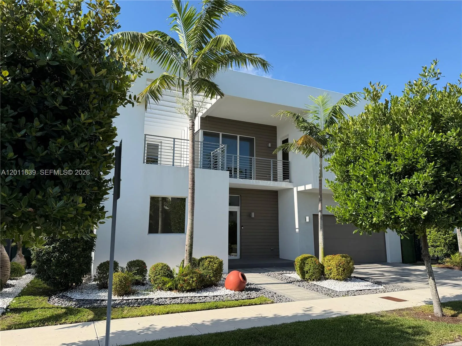 9980 NW 74th Ter, Doral FL 33178