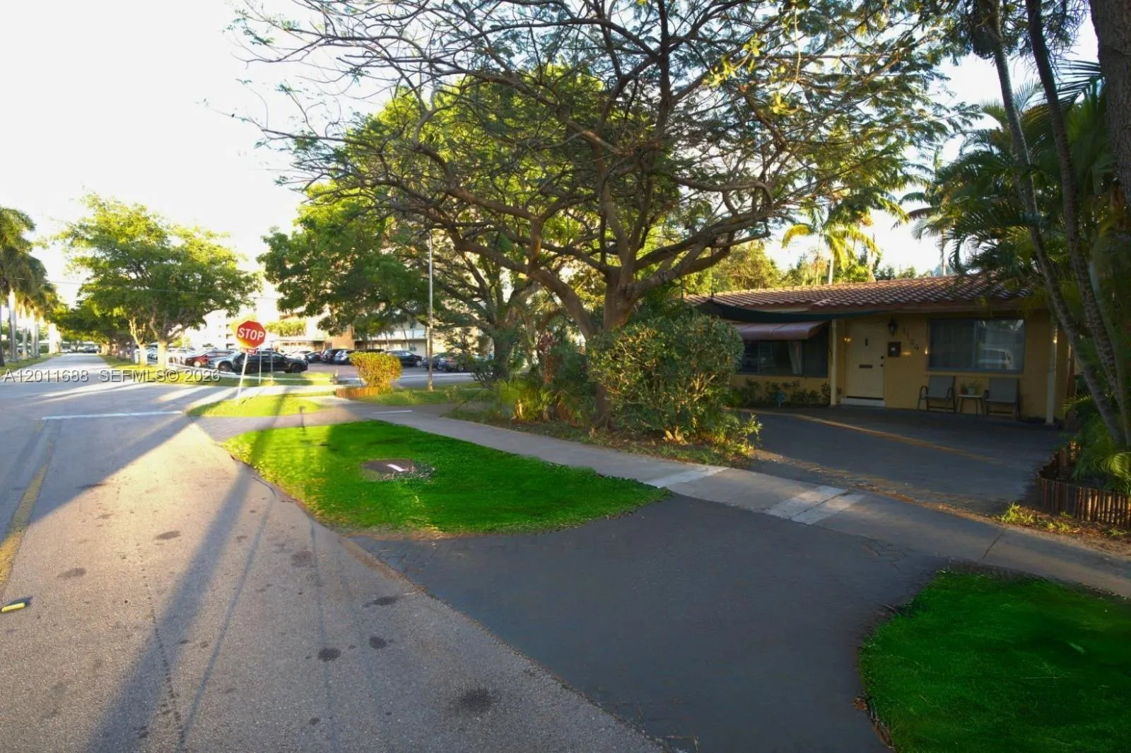 1124 NE 7th St, Hallandale Beach FL 33009