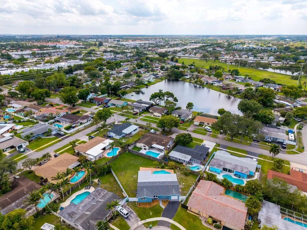 510 NW 97th Ter, Pembroke Pines FL 33024