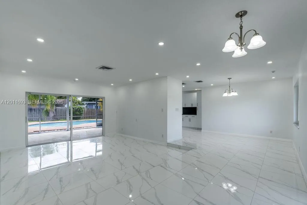 510 NW 97th Ter, Pembroke Pines FL 33024