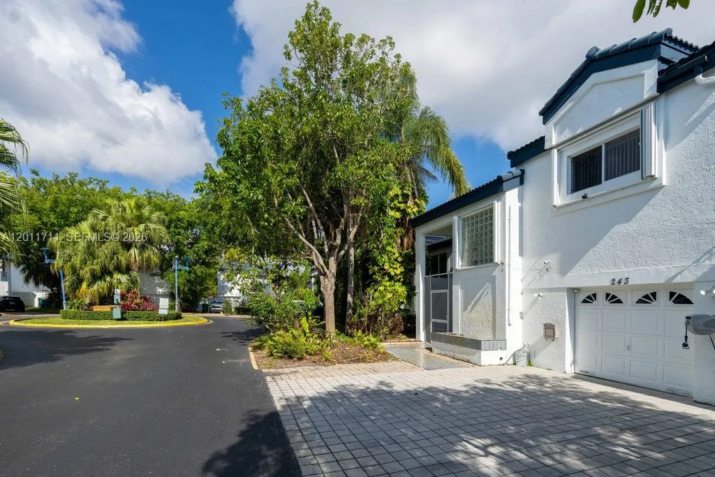 243 NE 212th Ter, Miami FL 33179