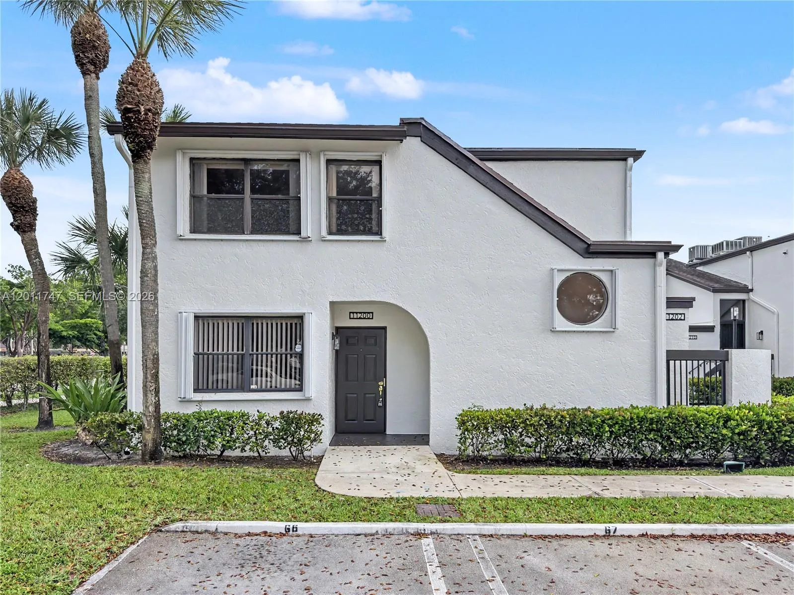 2 bedroom 2 bath for sale at 11200 Taft St # 11200, Pembroke Pines FL 33026