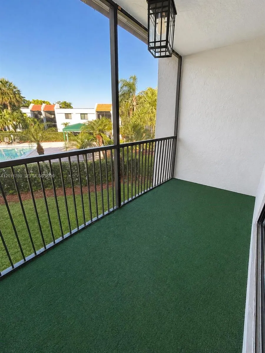 286 Racquet Club Rd # 204, Weston FL 33326