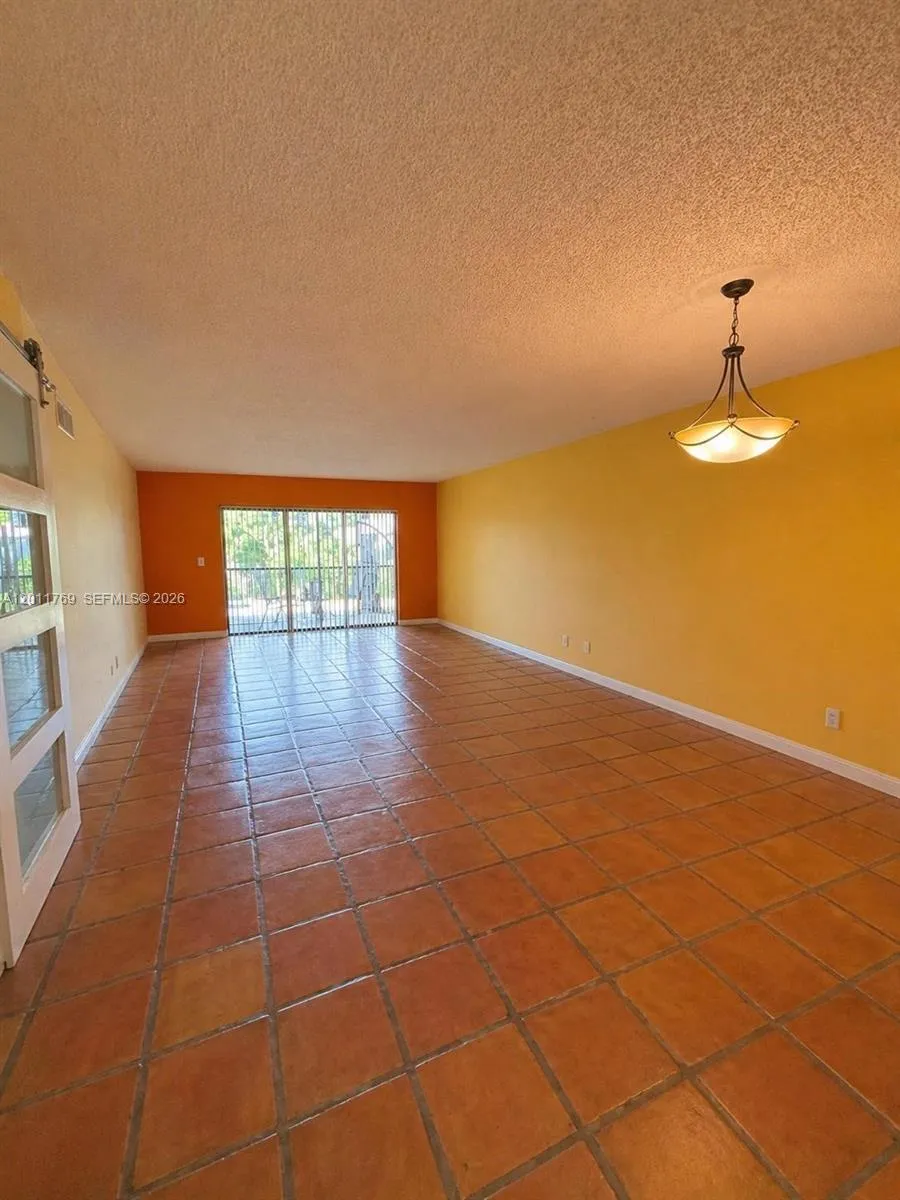 286 Racquet Club Rd # 204, Weston FL 33326