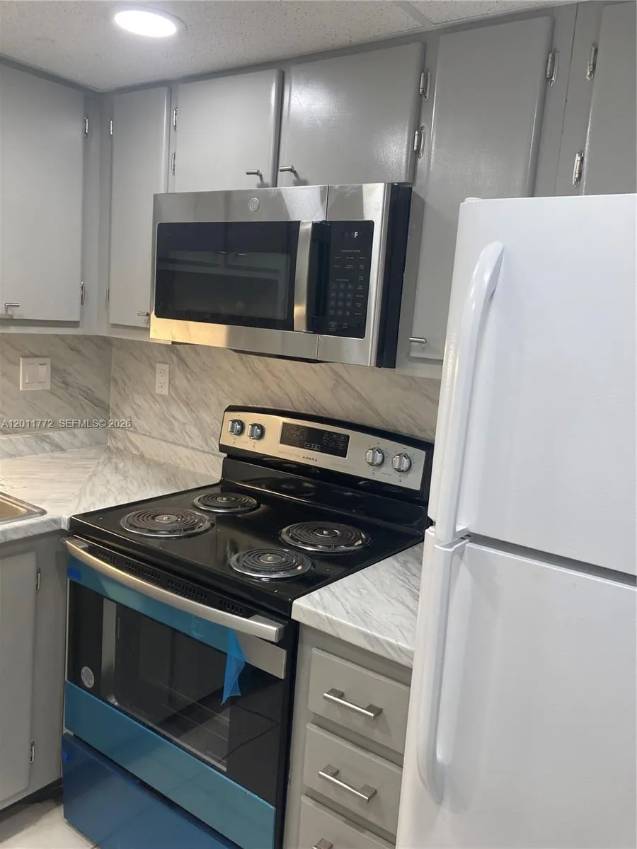 3000 NE 16th Ave # 405, Oakland Park FL 33334