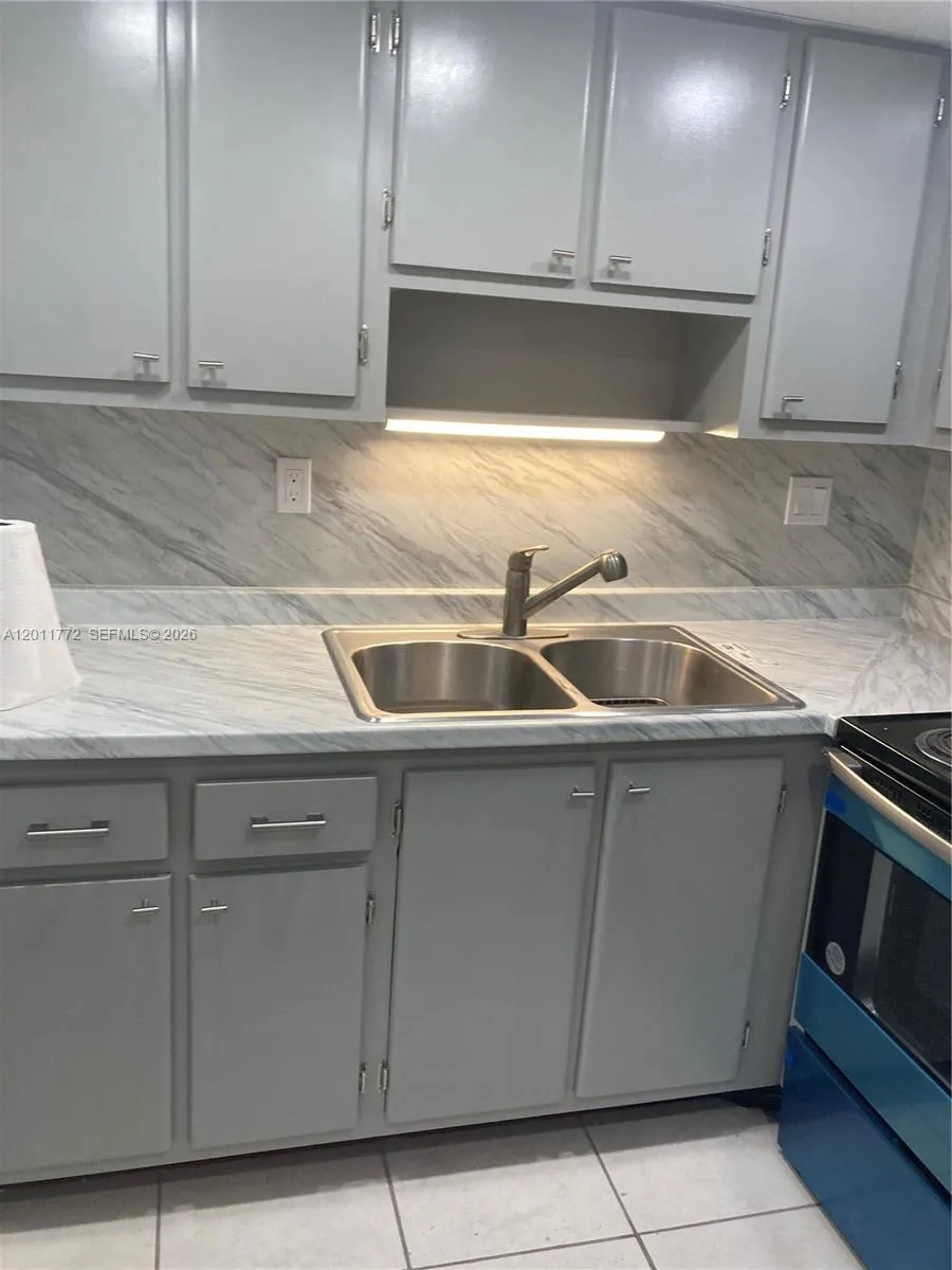 3000 NE 16th Ave # 405, Oakland Park FL 33334